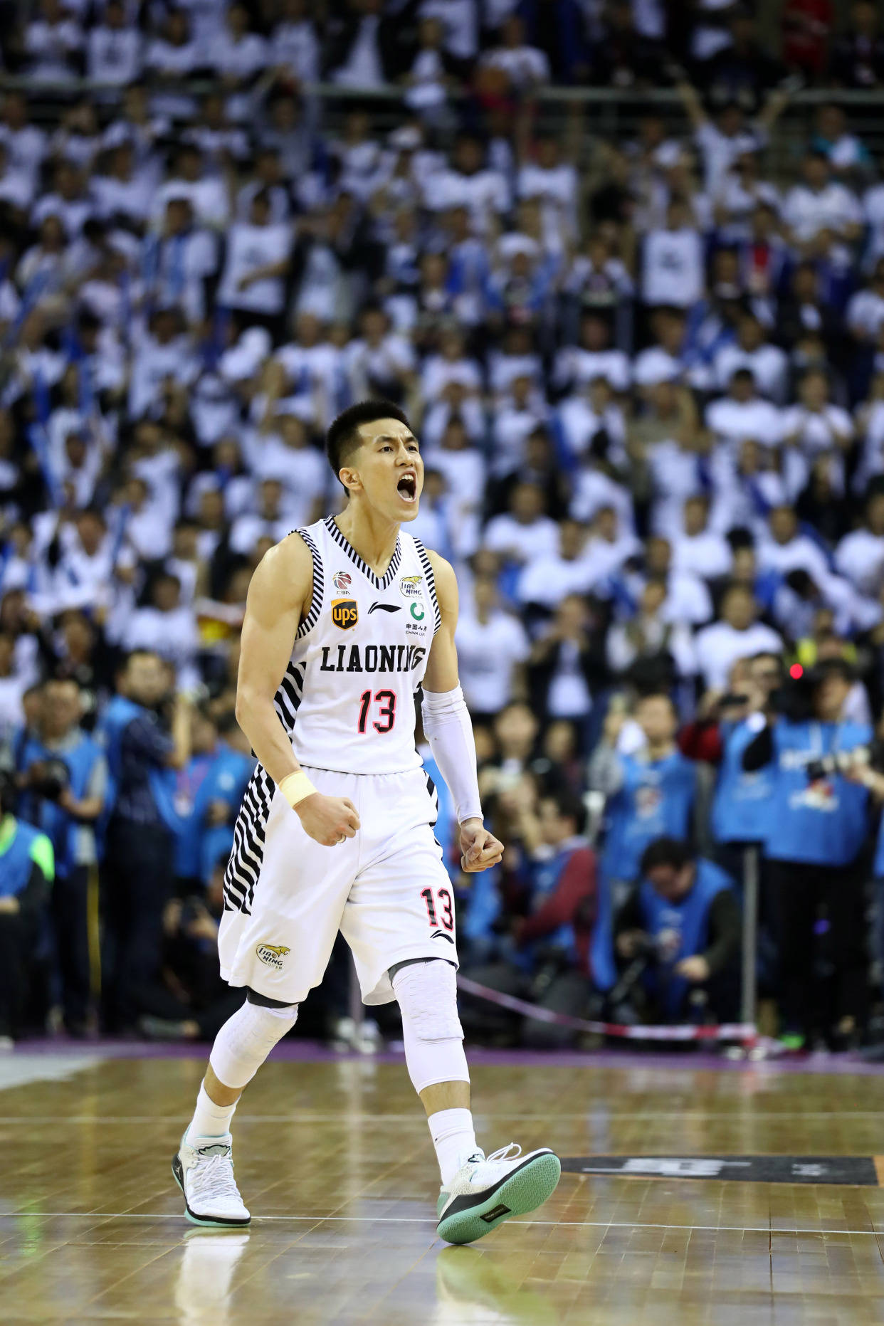 赛地聚焦——社区盾国际比赛日热度飙升，深圳男篮强势反弹，目标明确，控场能力受关注