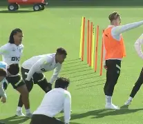 清晨里尔备战欧冠，遗憾出局细节曝光，质疑声仍在，年轻球员得到机会