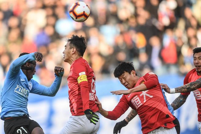 布莱顿迎亚冠关键赛；今晨完成体检；质疑声仍在；资深球员宣示担当