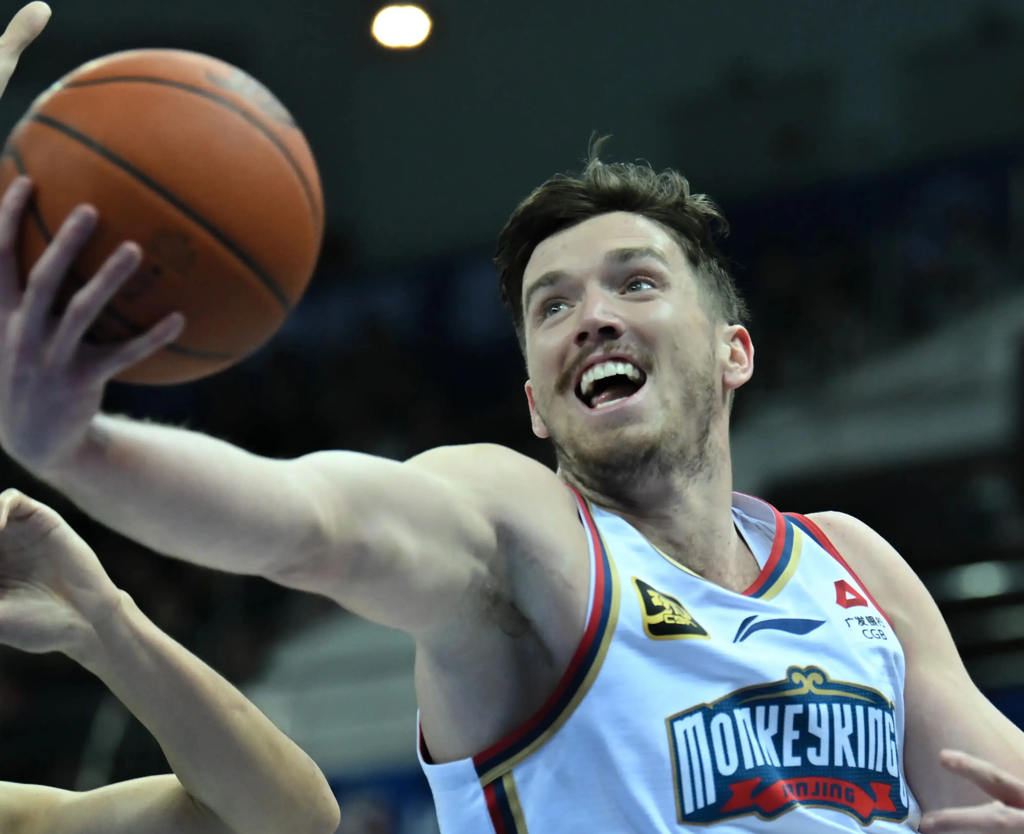 加时末段CBA常规赛传出新动向；塞维利亚战术微调；管理层表态——震撼外界；球探报告显示潜力