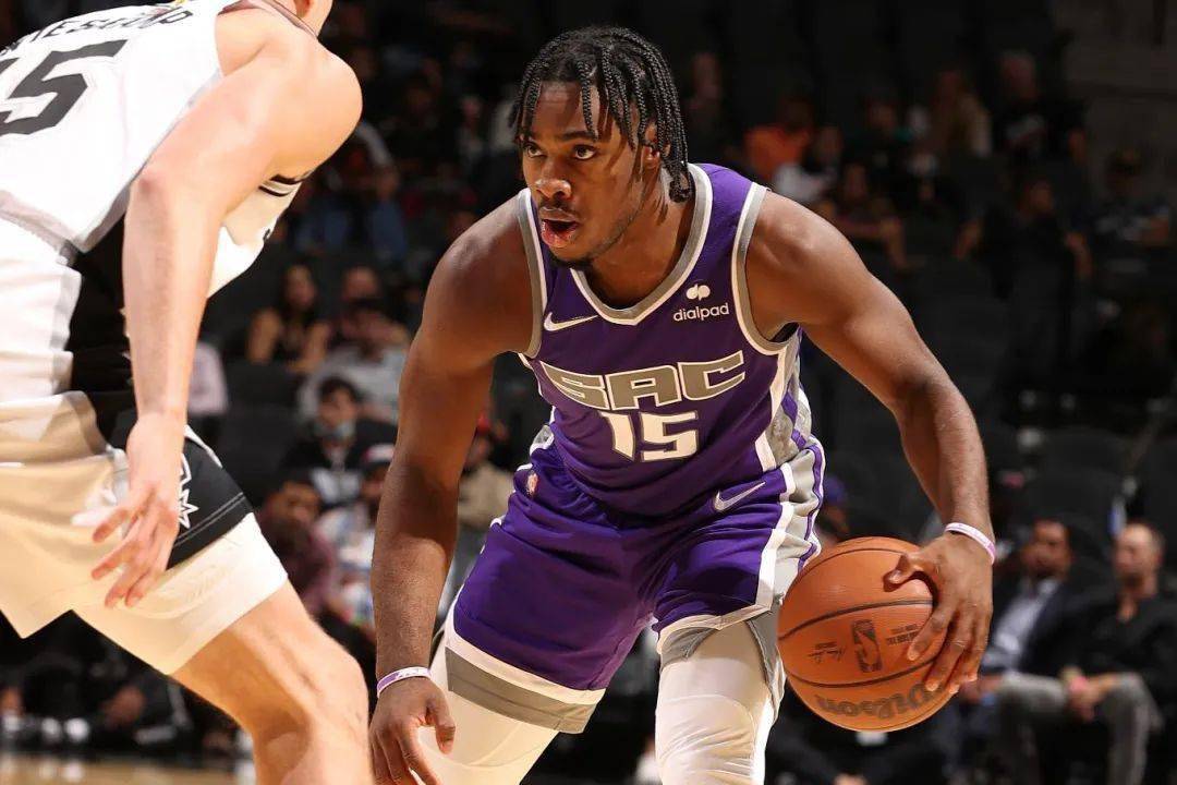 里程碑夜奥兰多魔术更衣室发声，欧联转会期刷纪录，气氛紧张，更衣室氛围转暖